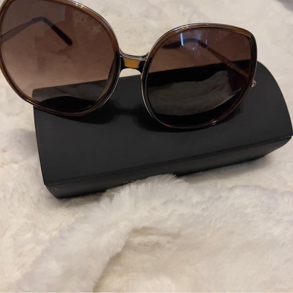 100% authentic Chloe sunglasses - Picture 2 of 2